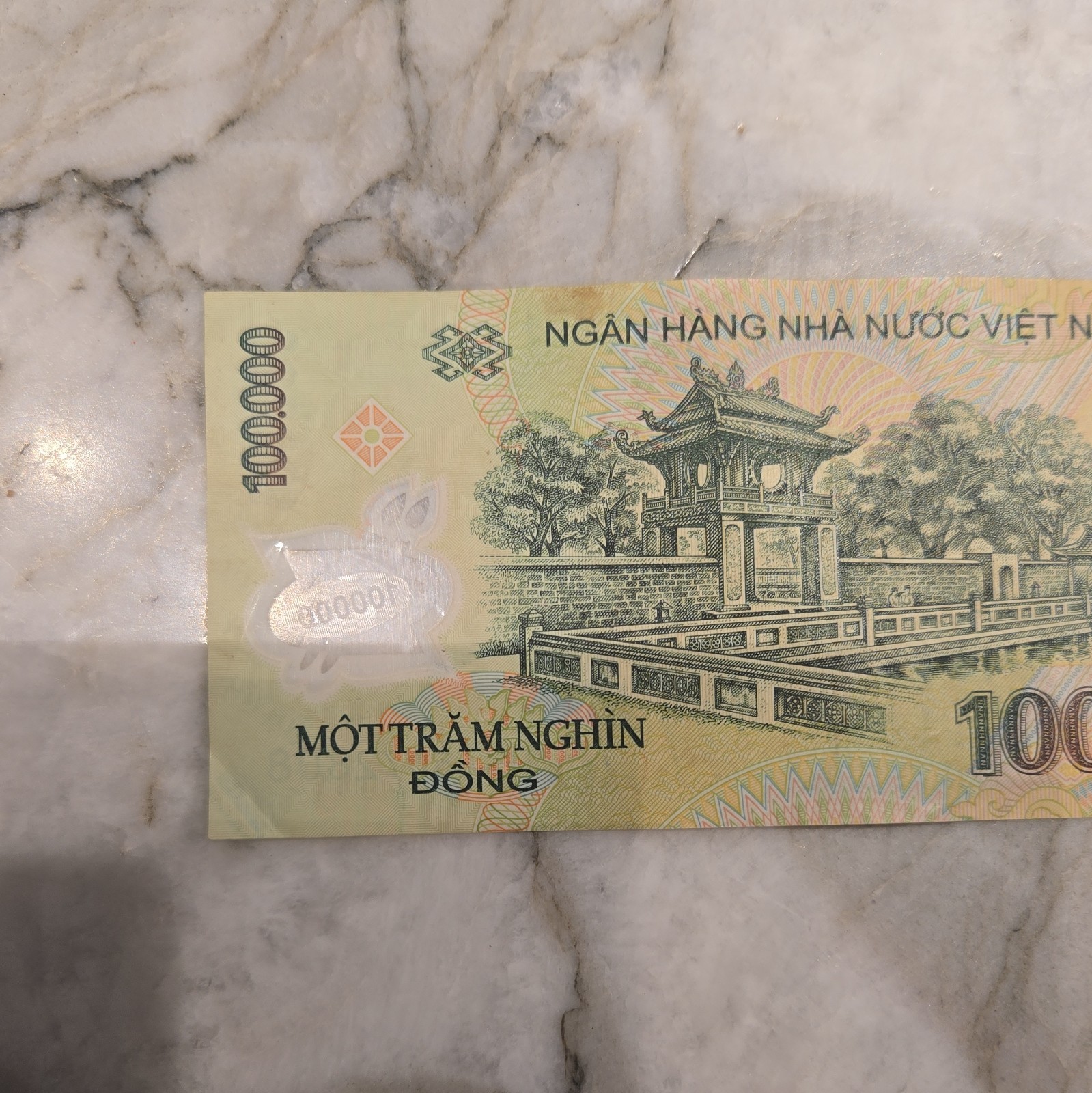 Viet Nam 100,000₫ Banknote 100,000 Dong – Ungraded, Uncertified Banknotes