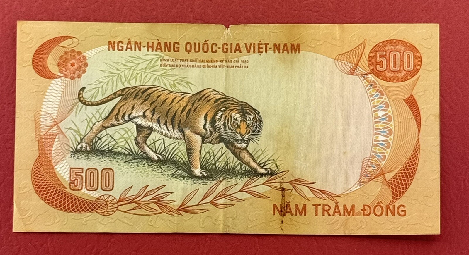 VIETNAM SOUTH 500 Dong 1972 Pick# 33a VF-XF. #PL3000