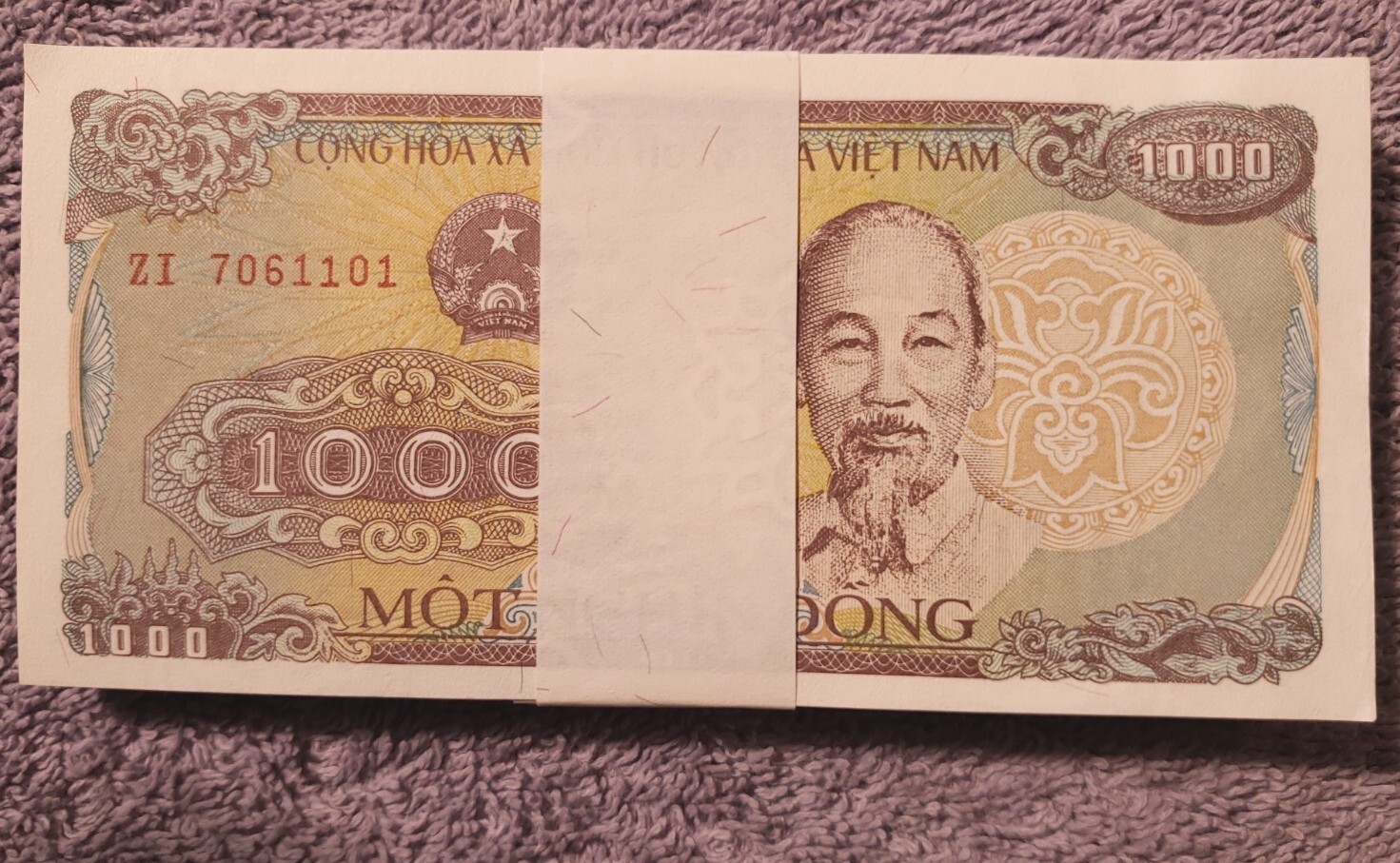 Item# B-89 – Vietnam Viet Nam 1000 Dong X 100 Pcs Bundle, 1988 UNC,