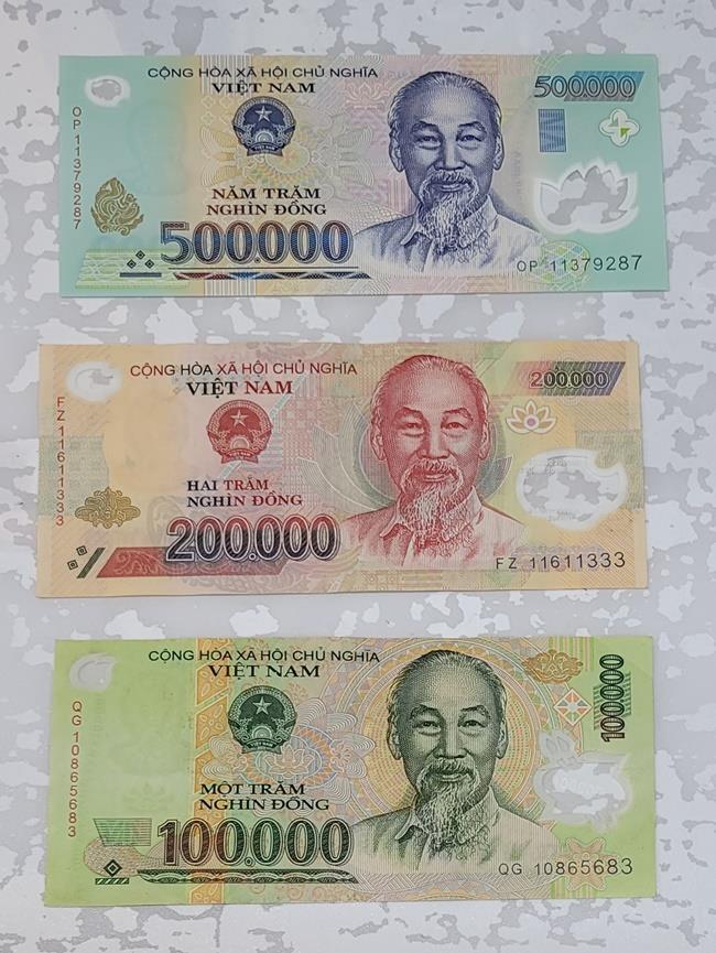 100K, 200K & 500K Dong Vietnam Polymer Banknotes 3 Pc lot, Unc
