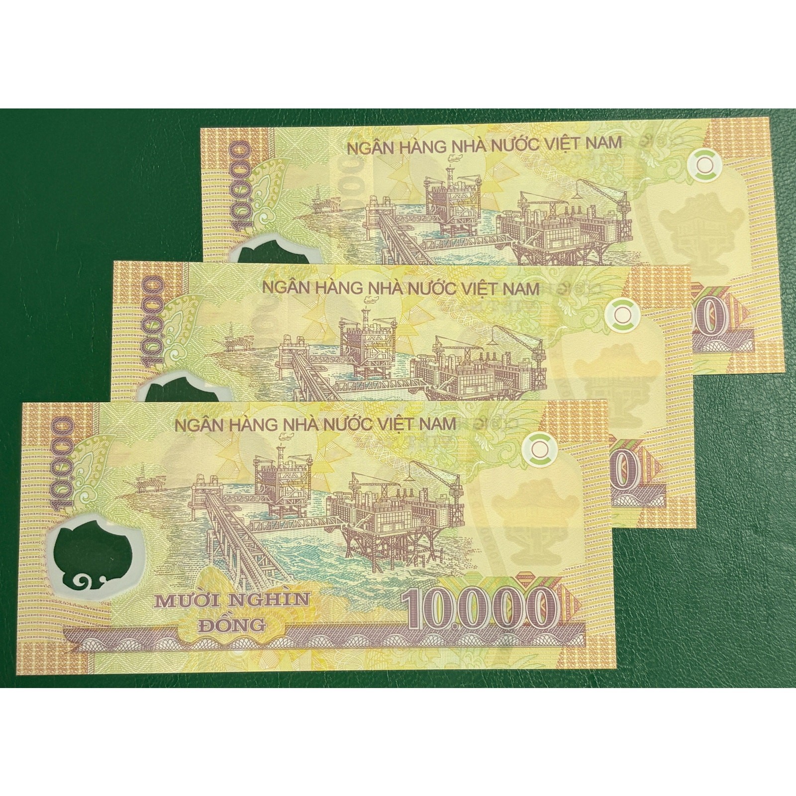 3 x VIETNAM 10000 Dong UNC Consecutive Polymer Banknotes VND 10,000 10K 30,000
