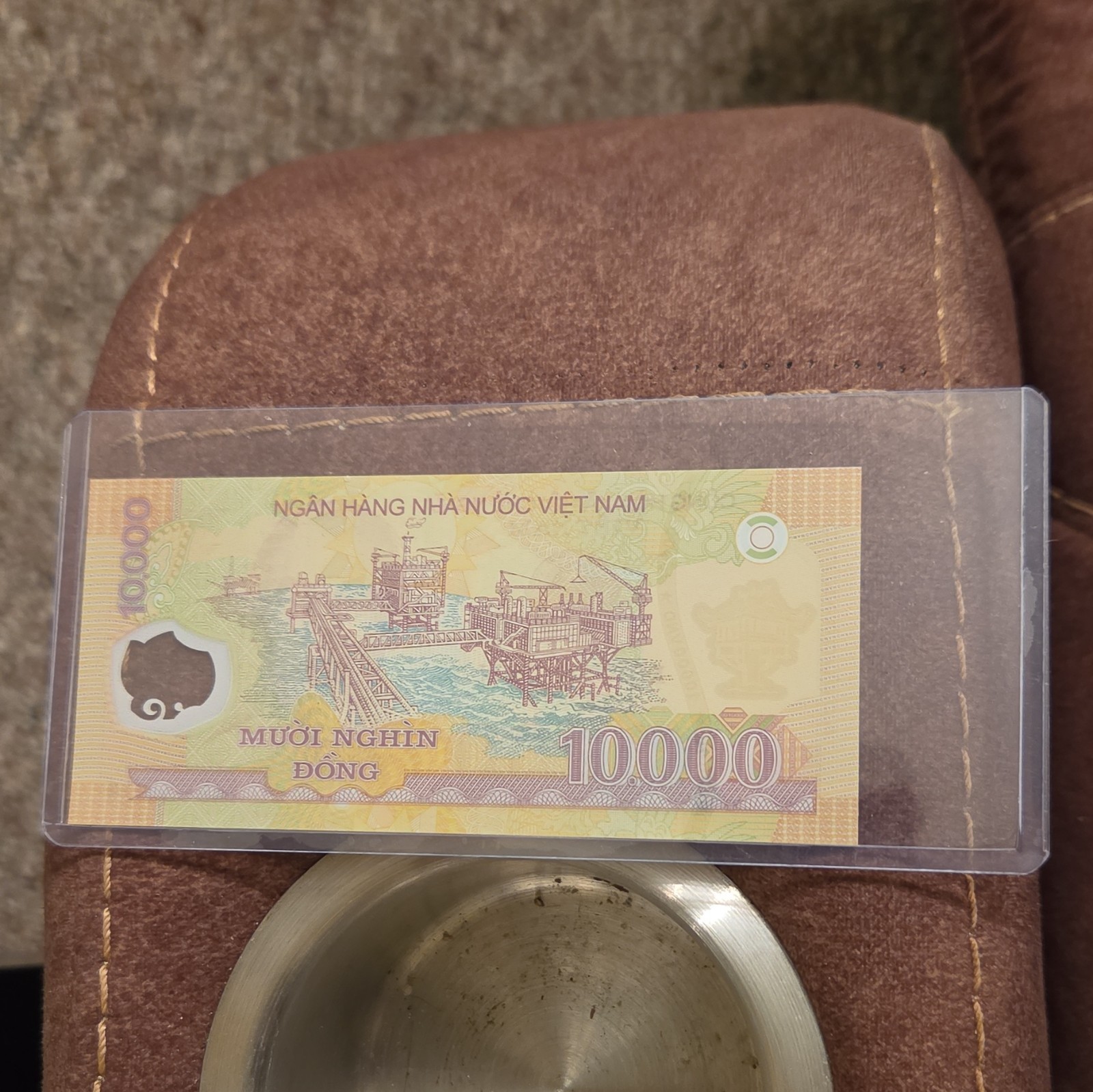 Viet Nam 10,000₫ Banknote 2000 Certification No. UL 24863904