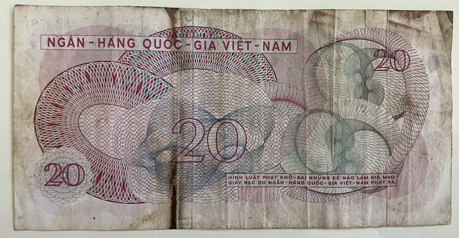 Vietnam NGAN-HANG QUOC-GIA VIET-NAM 20 Banknote P-24 Currency 1969 Bank Building