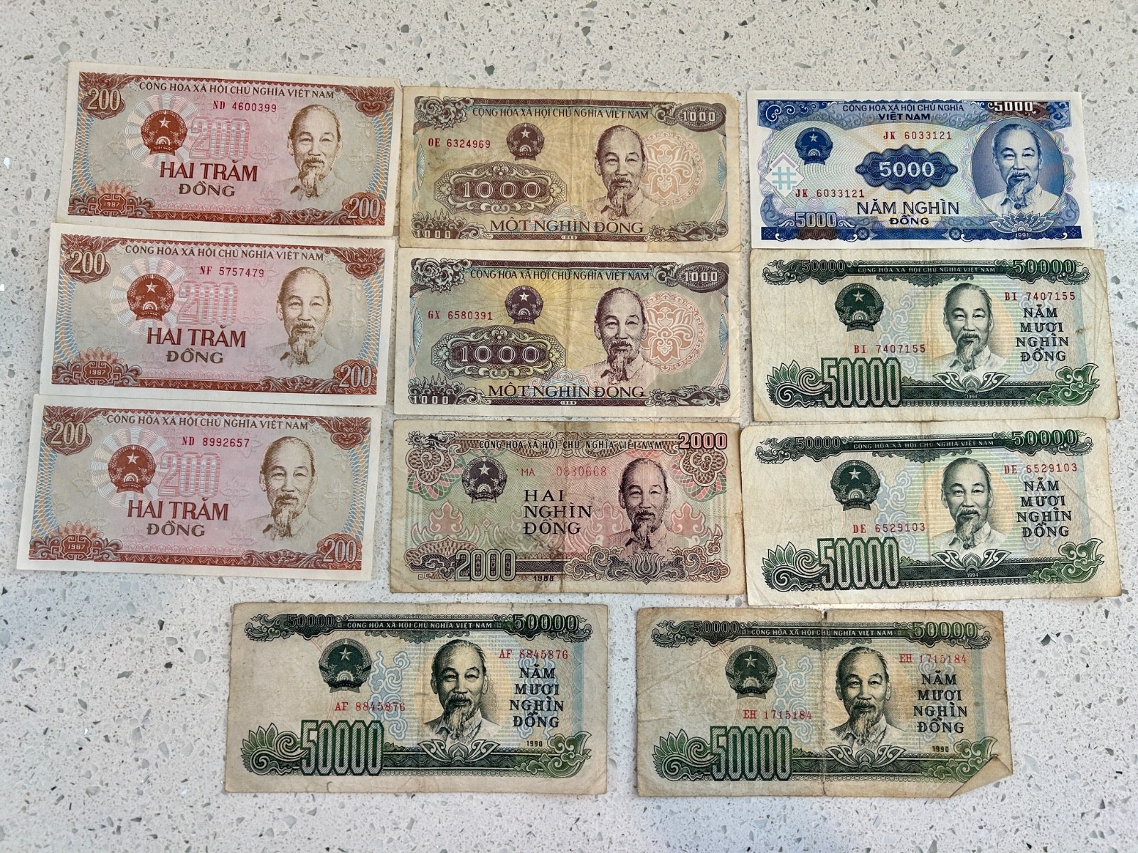 Viet Nam Vietnam Banknote Lot of 11 : Hai Tram Nguni Muoi 209,800 Dong