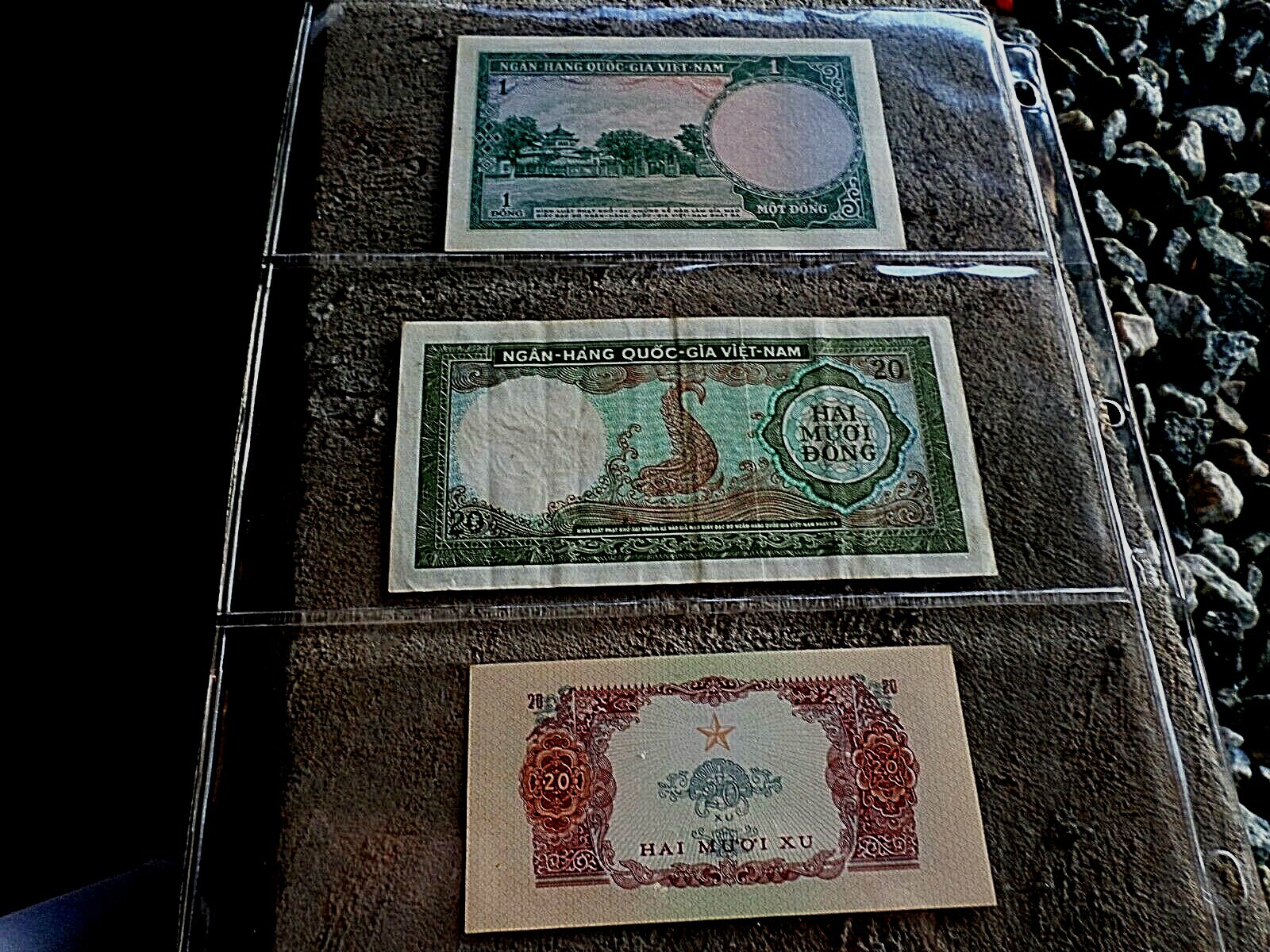3 Old Paper Money Bills Vietnam, 2 are CRISP UNC., Viet-Nam