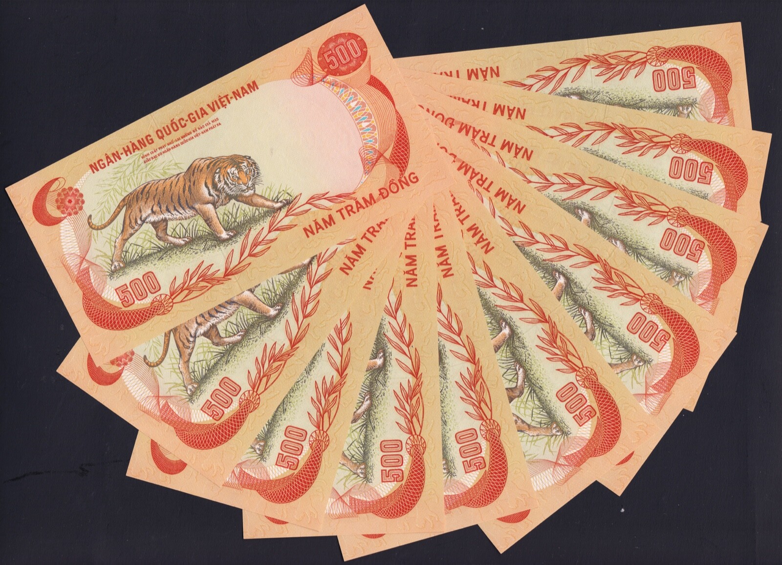Lot (10) Consecutive 1972 500 Dong South Vietnam Banknote P-33 UNC Fancy Serial