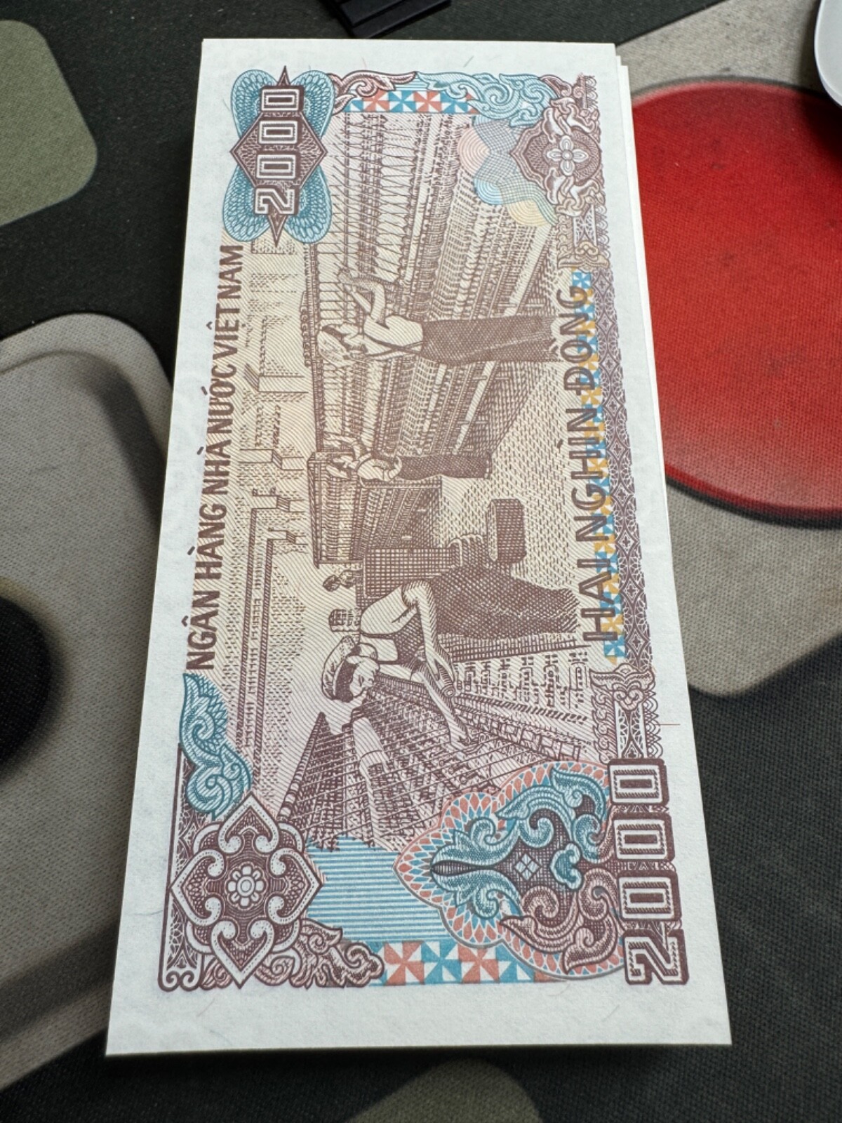 Vietnam 2000 Dong Banknote 1988, CIRCULATED Currency, World Paper Money P-107