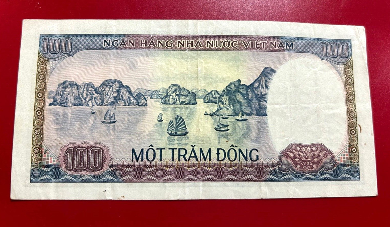1980 100 DONG VIETNAM BANKNOTE