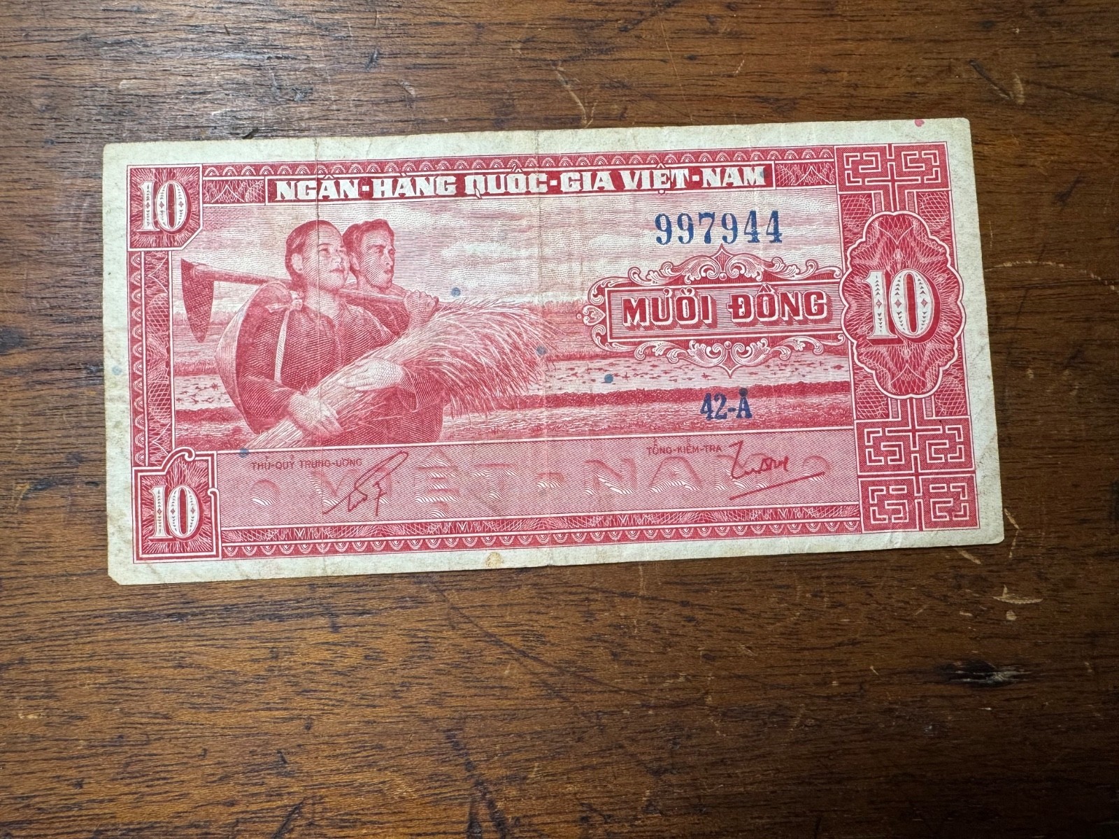 T2: Vietnam 1962 10 Dong Banknote