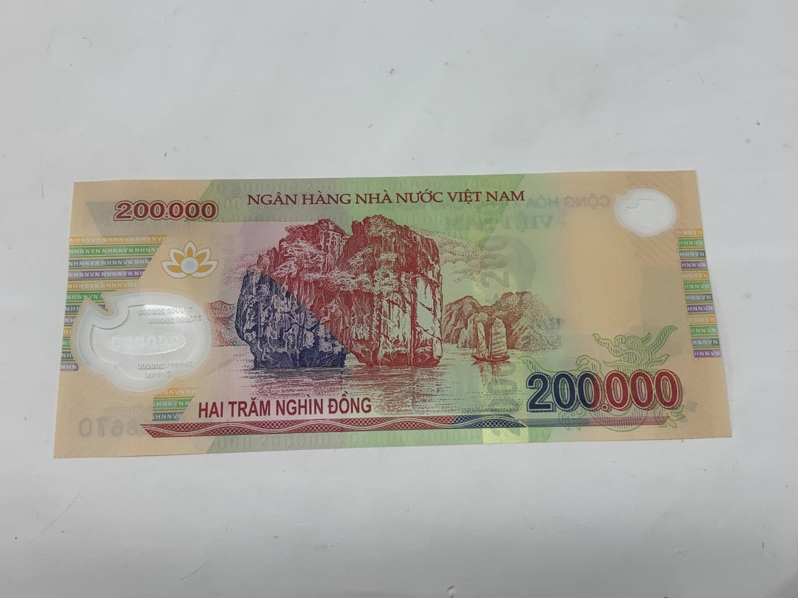 Vietnam 200000 Dong – Vietnamese Currency VND – Uncirculated Dong – FREE SHIPING