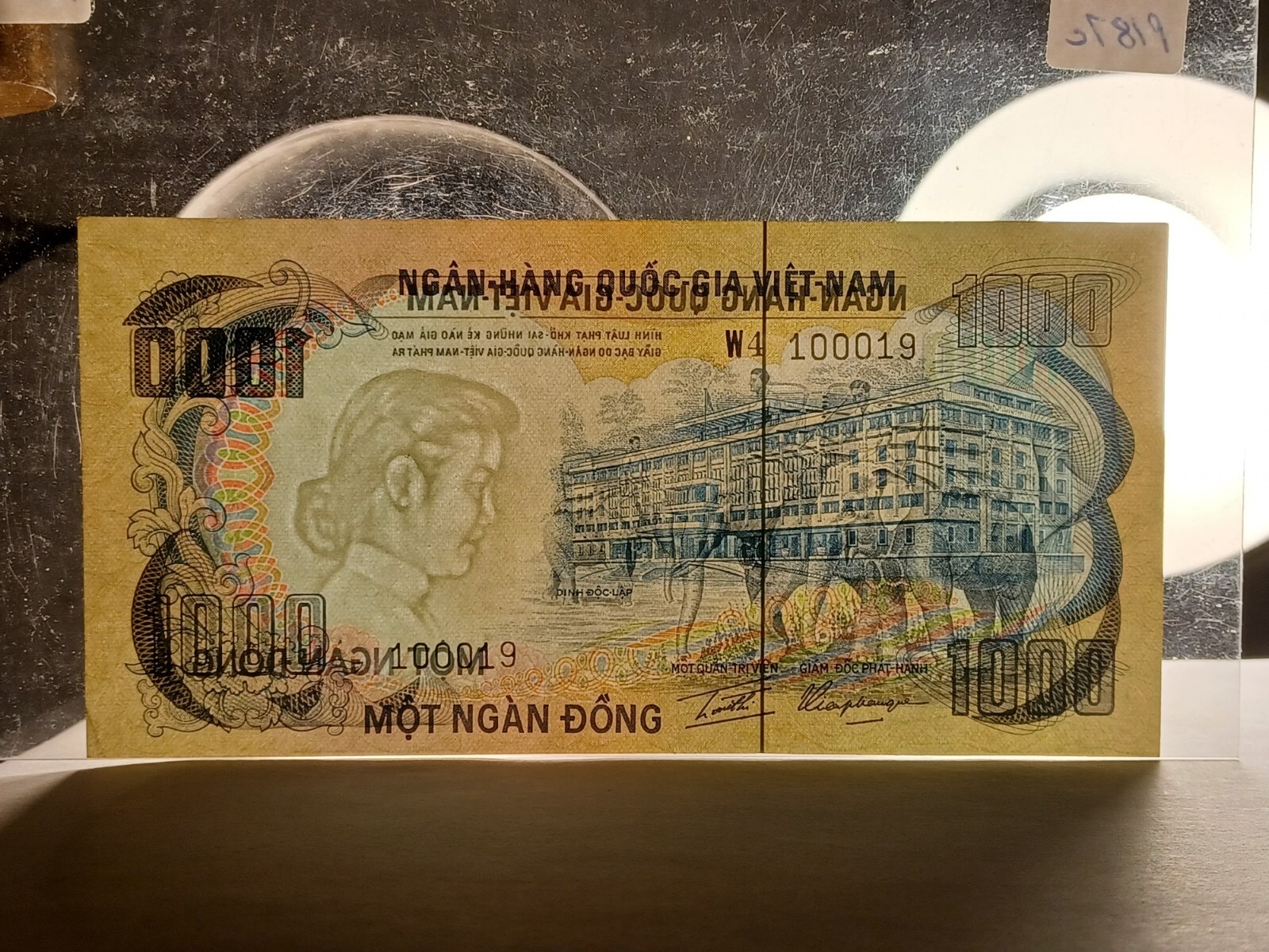 Lot of 2 South Vietnam 1972 ND 100 Dong & 1000 Dong Banknote Uncirculated UNC