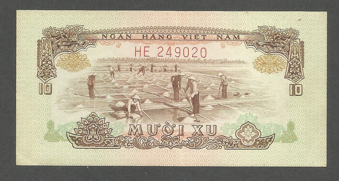 South Vietnam 10 Xu 1966 (1975); EF+; P-37a; BNB-B201a; Salt harvest; Dock scen