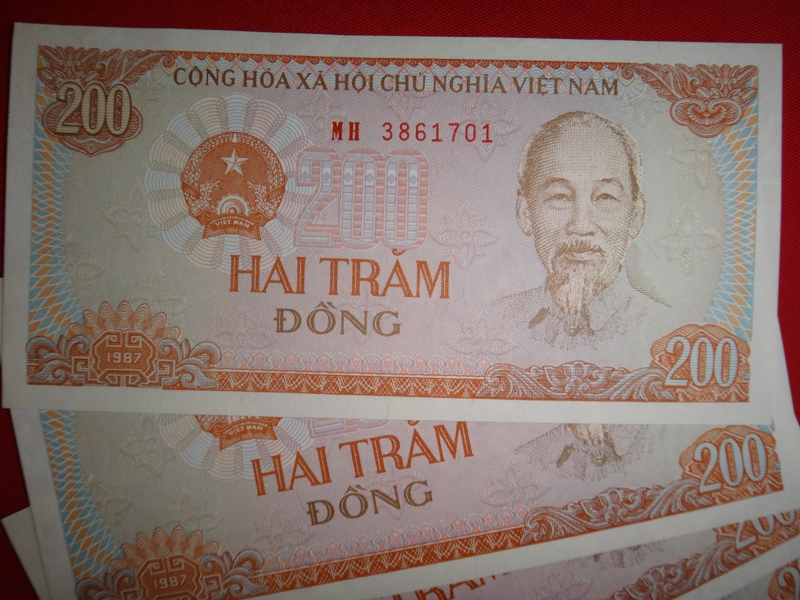 5 Socialist Republic Of Vietnam 200 PIASTERS Year 1987 Banknotes *Uncirculated*