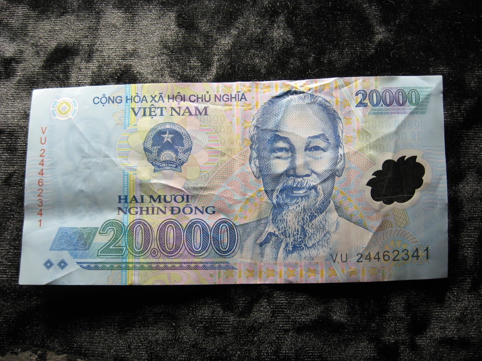 old world polymer currency note VIETNAM 20000 dong 2024 P120 Ho Chi Minh #41