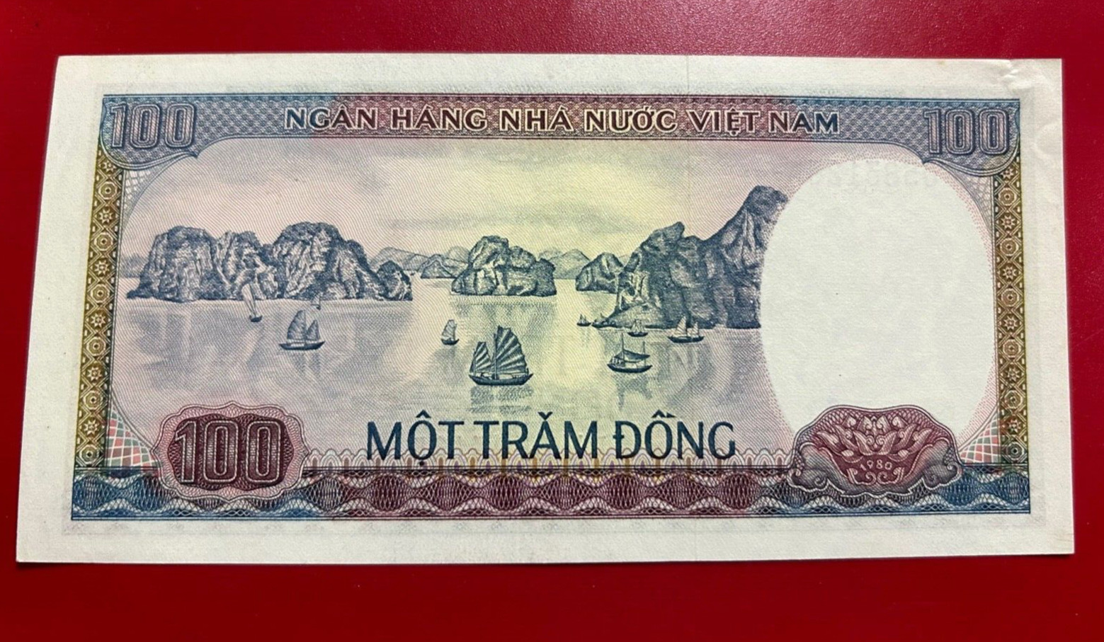 1980 100 DONG VIETNAM BANKNOTE