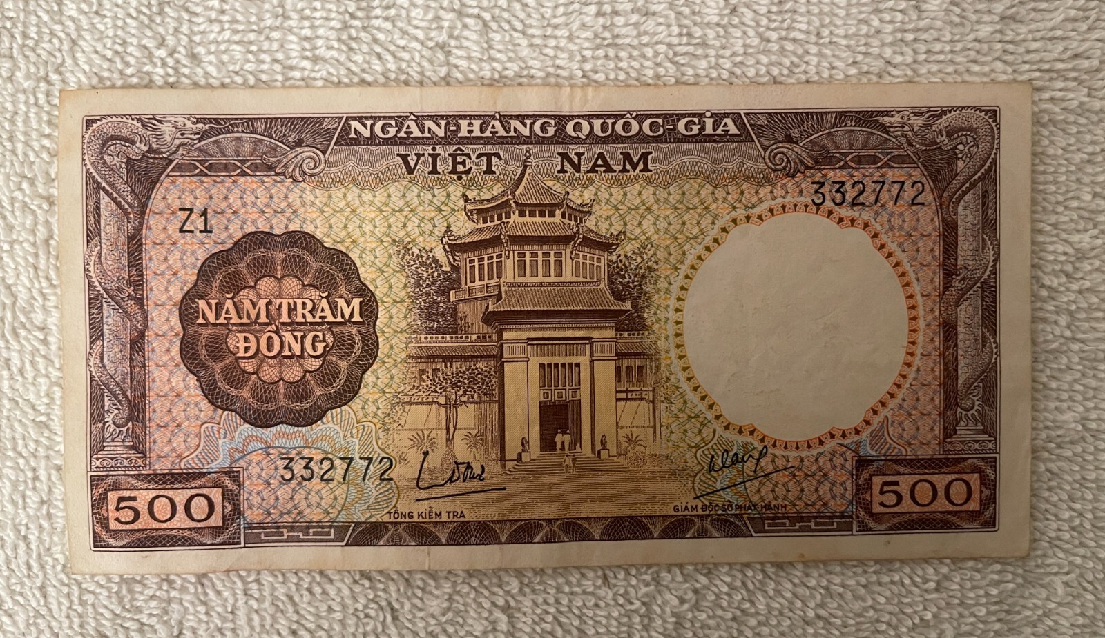 500 PIASTRES 24 AUGUST 1964 BANK NOTE FROM SOUTH VIETNAM