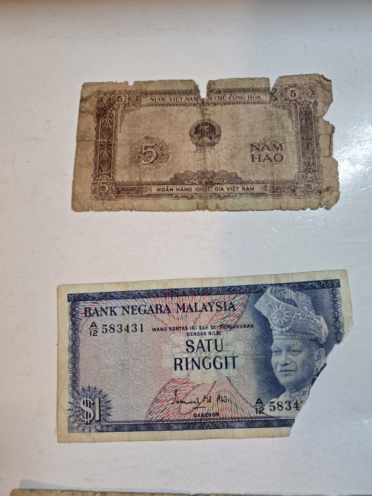 VIETNAM PAPER MONEY 1958 ONE HAO & 5 Hao Plus Chile & Malaysia BANKNOTES