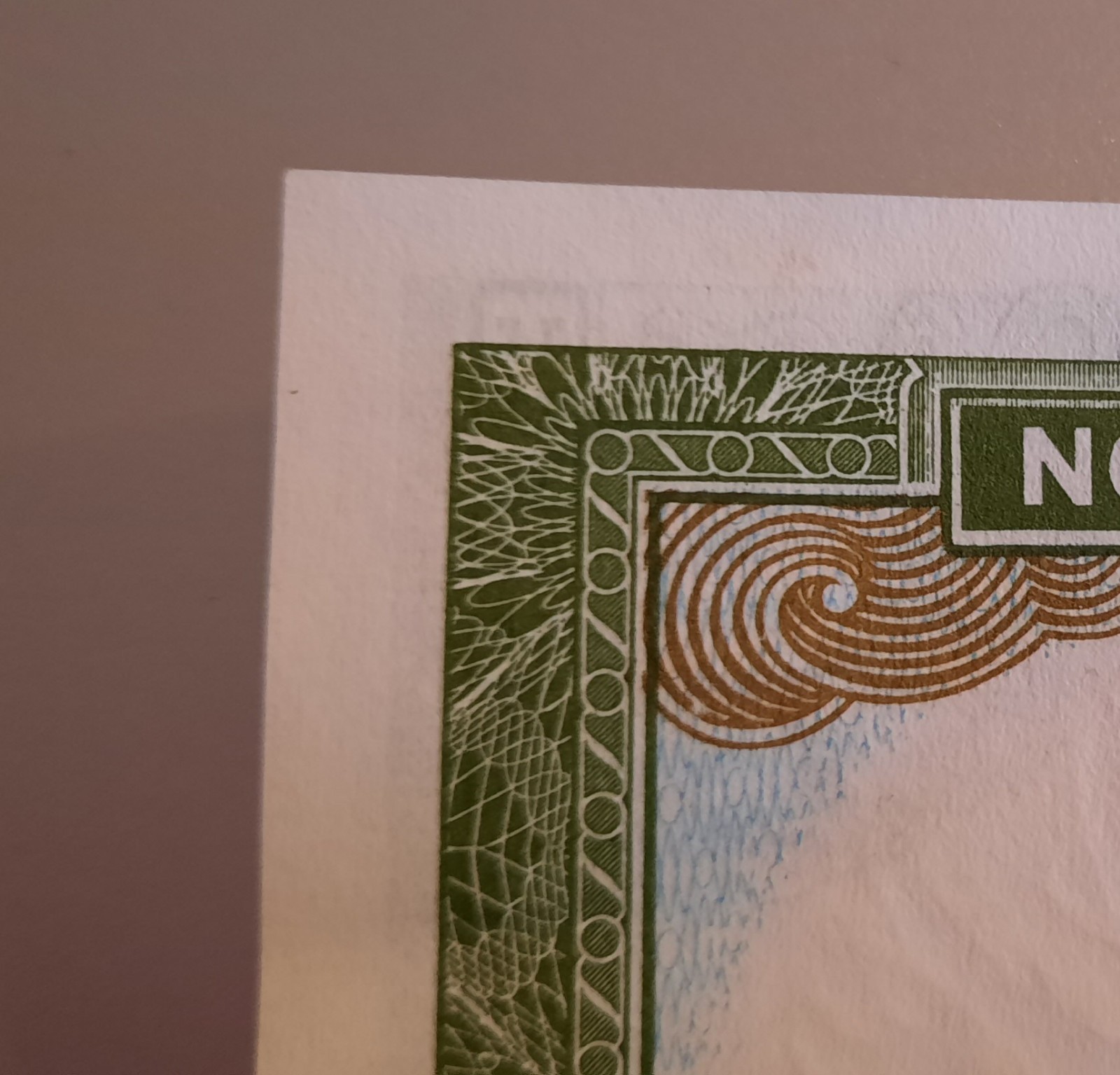 vintage uncirculated Hai Muoi Dong 20 piastres note,Series K2
