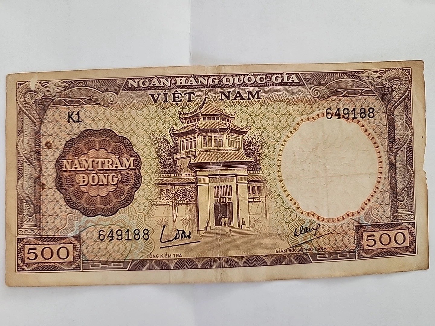 Vietnamese 500 Dong year 1976 Banknote Collectible Currency ID # 740279