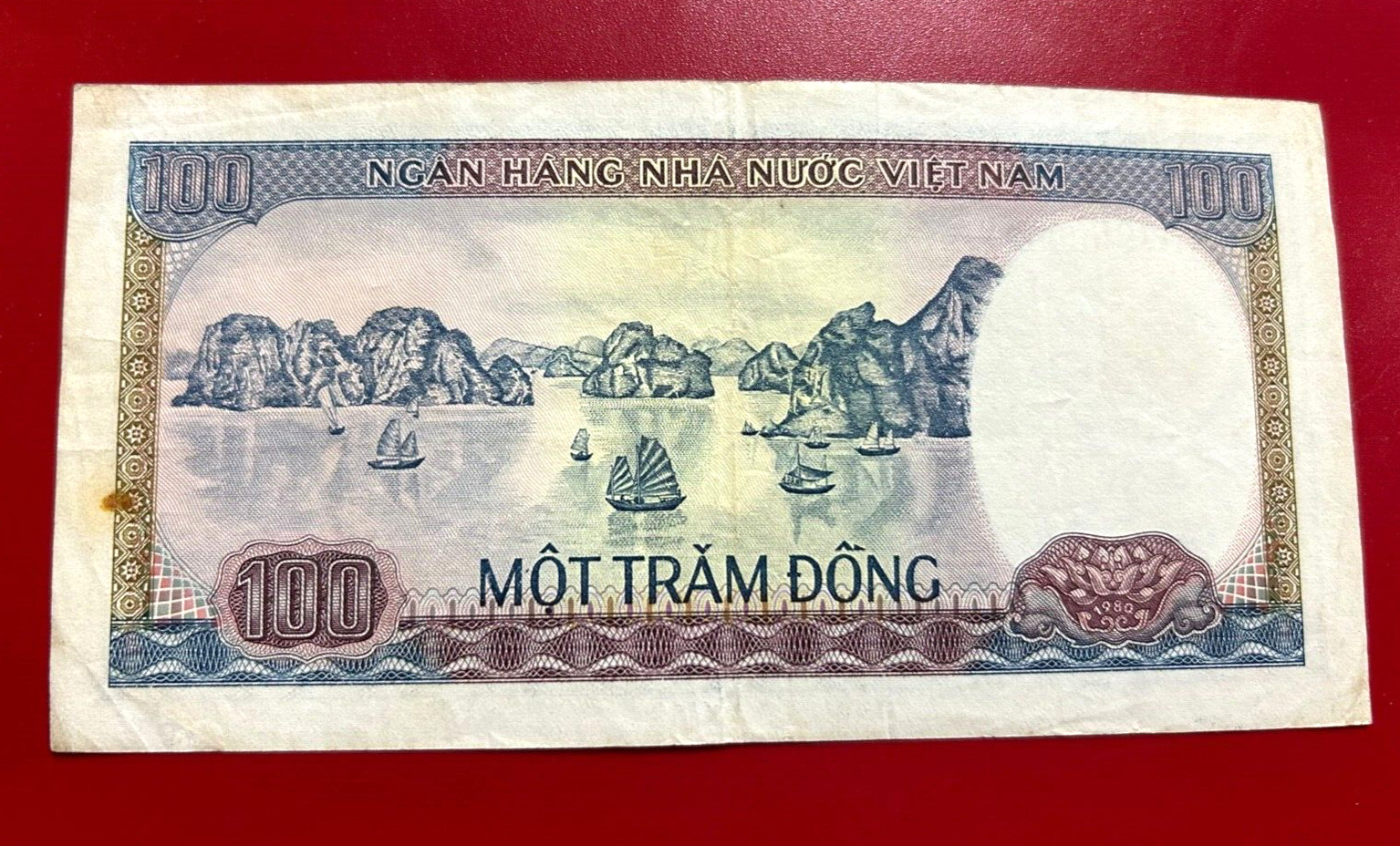 1980 100 DONG VIETNAM BANKNOTE