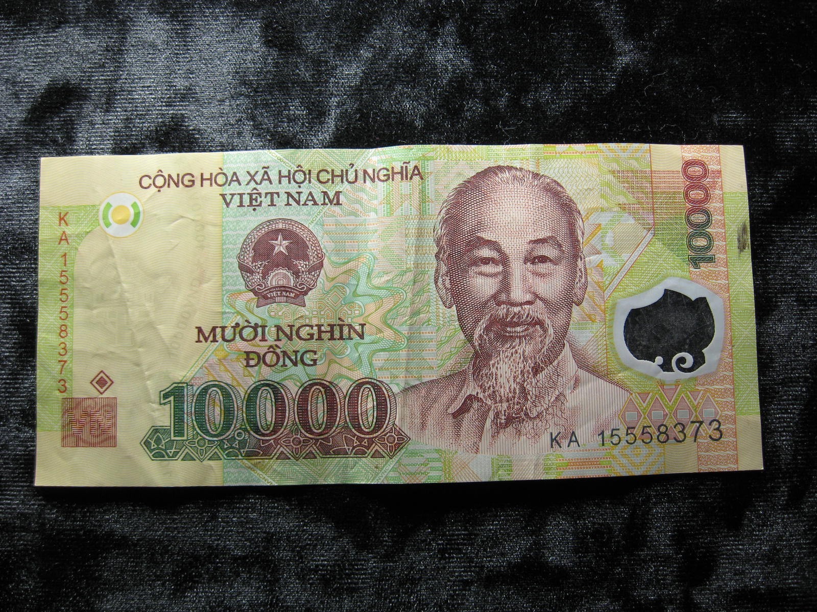 old world polymer currency note VIETNAM 10000 dong 2015 P119 Ho Chi Minh #73