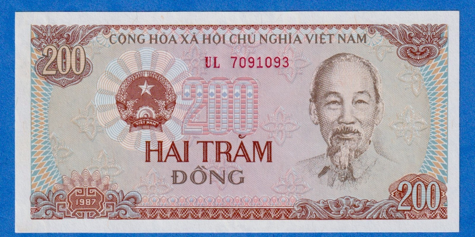 Vietnam 200 Dong 1987 P-100c(1) UNC Note – Ho Chi Minh