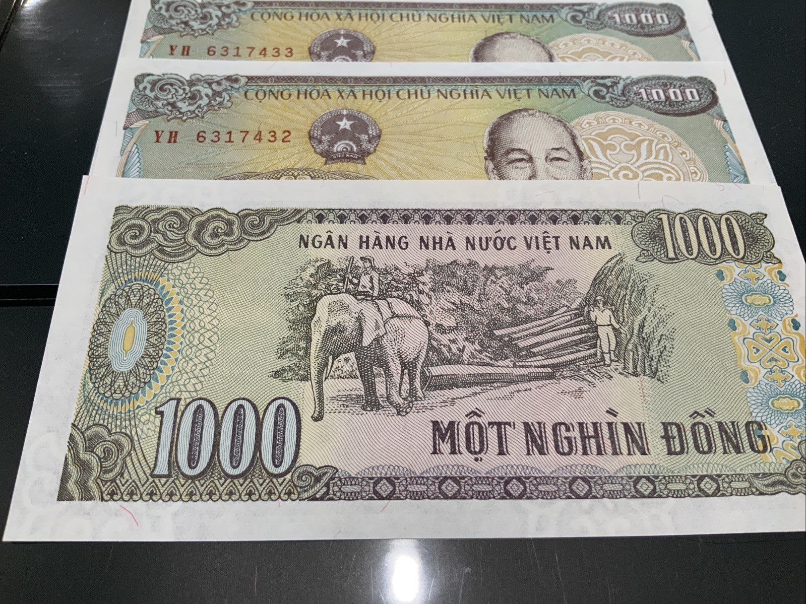 1988 1000 DONG HO CHI MINH VIETNAM CURRENCY FIVE IN SEQUENCE MINT CRISP