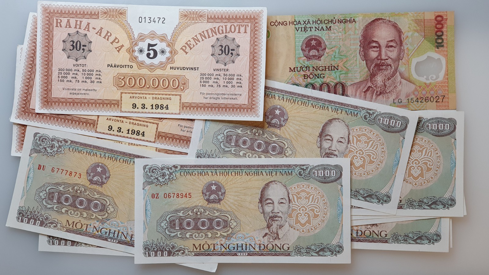 Mixed Lot Banknotes Vietnam 1000 Dong UNC + Finland Lottery Tickets 1984 13 pcs