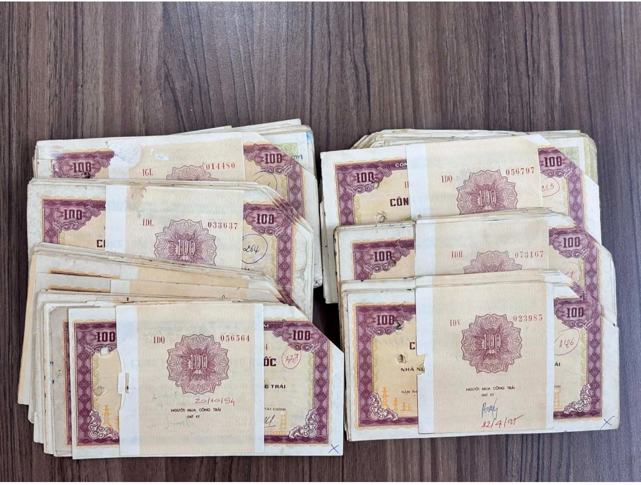 Viet Nam 100 Dong Bond Nation 1983-1985 1pcs_LDP.