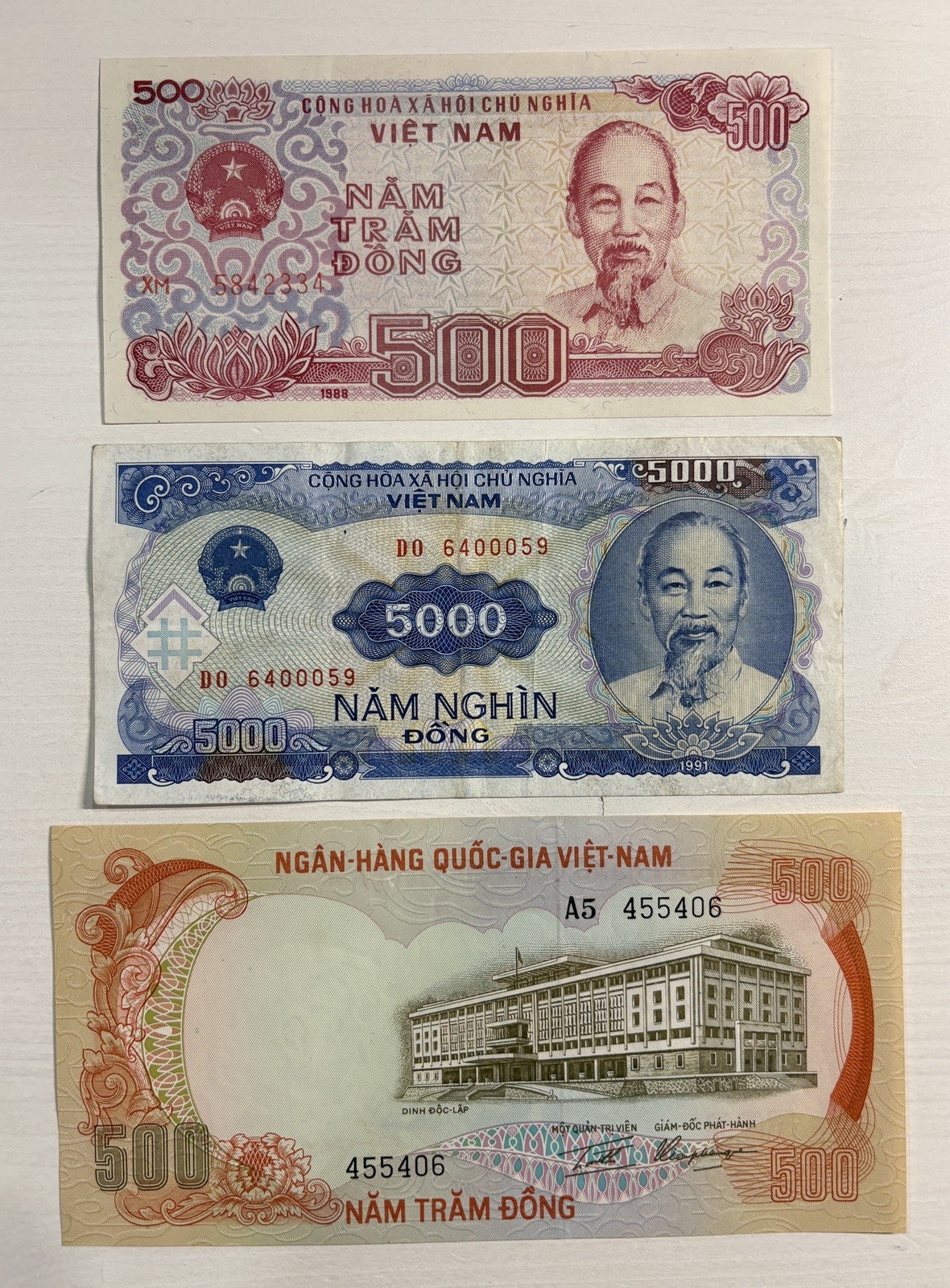 Vietnamese Banknotes (LOT OF 3) 500₫ & 5000₫ (1988, 1991)