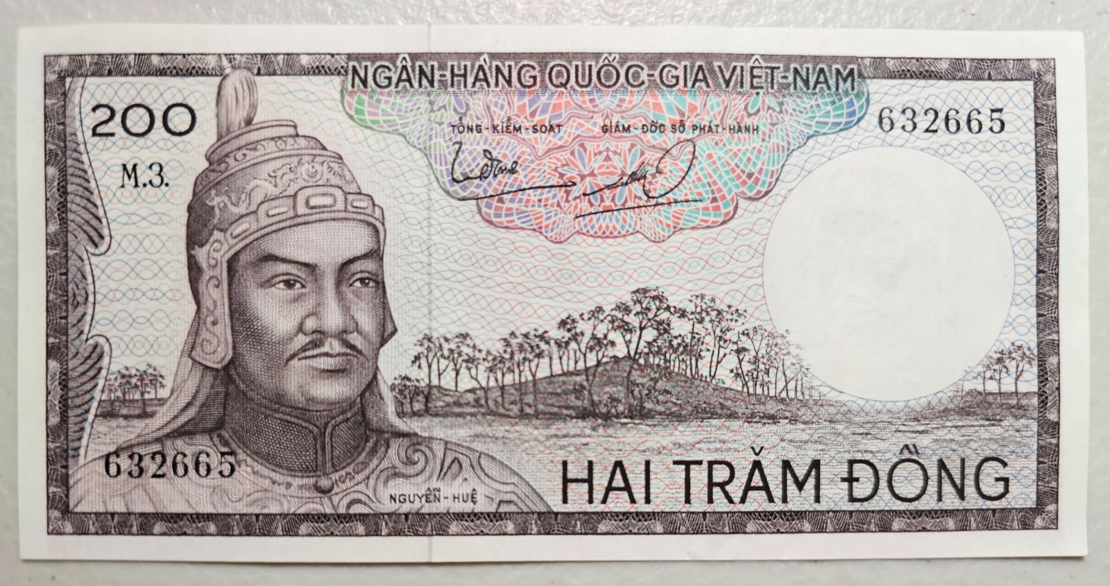 South Vietnam 200 Dong 1966, Wmk. Nguyen Hue, Crisp AU-Unc