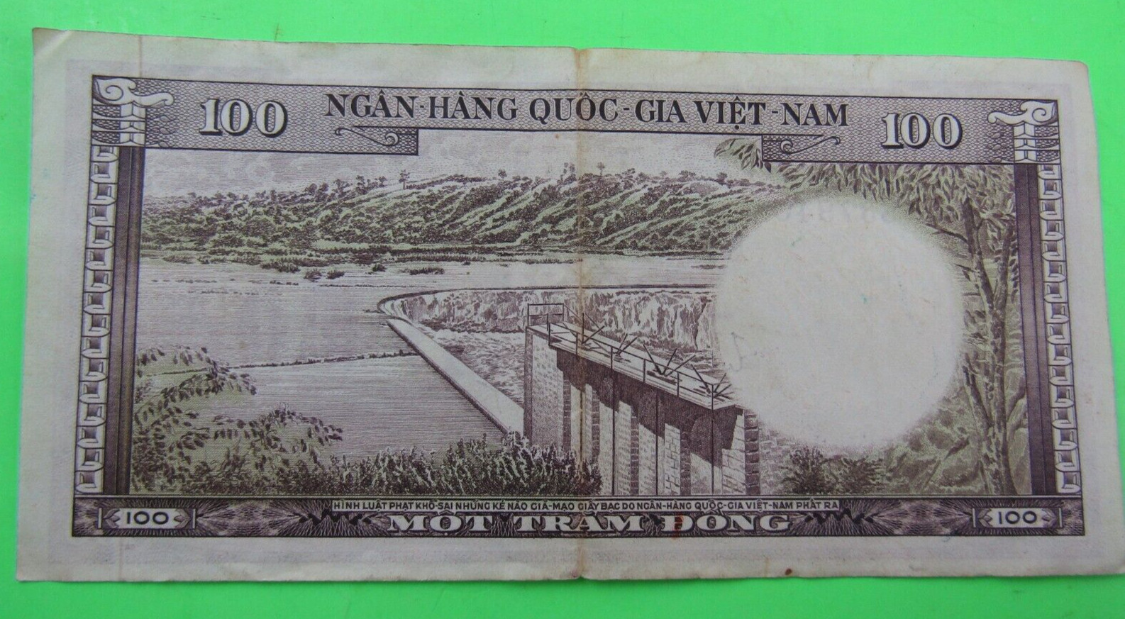 VIET NAM SOUTH, 100 DONG,P#18a, ND(1966)