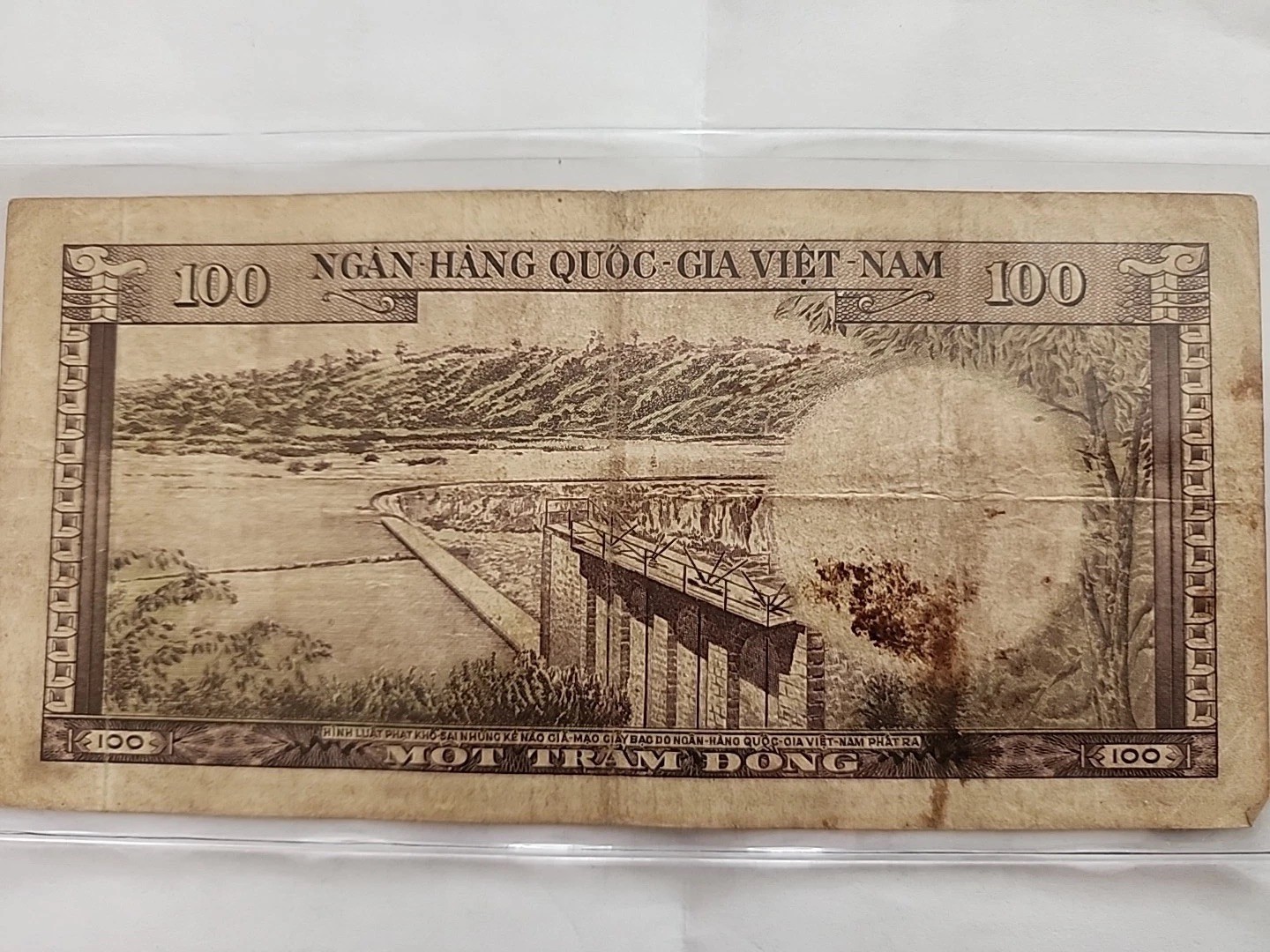 100 Vietnam Dong Banknote Collectible Currency 1965 Series # 008941