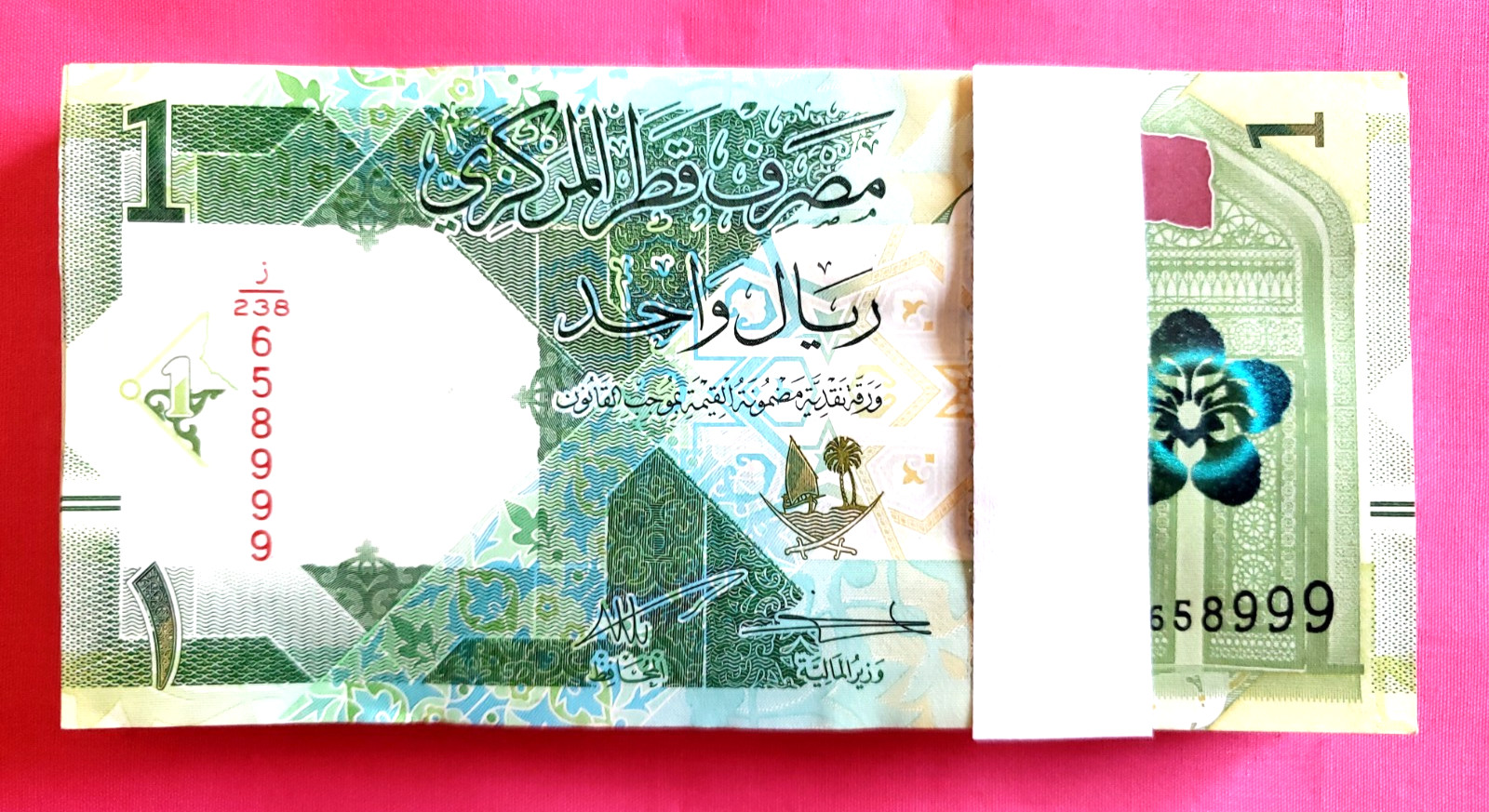 Qatar Paper Money 100 PCS Bundle One Riyal Each Uncirculated Currency Banknote
