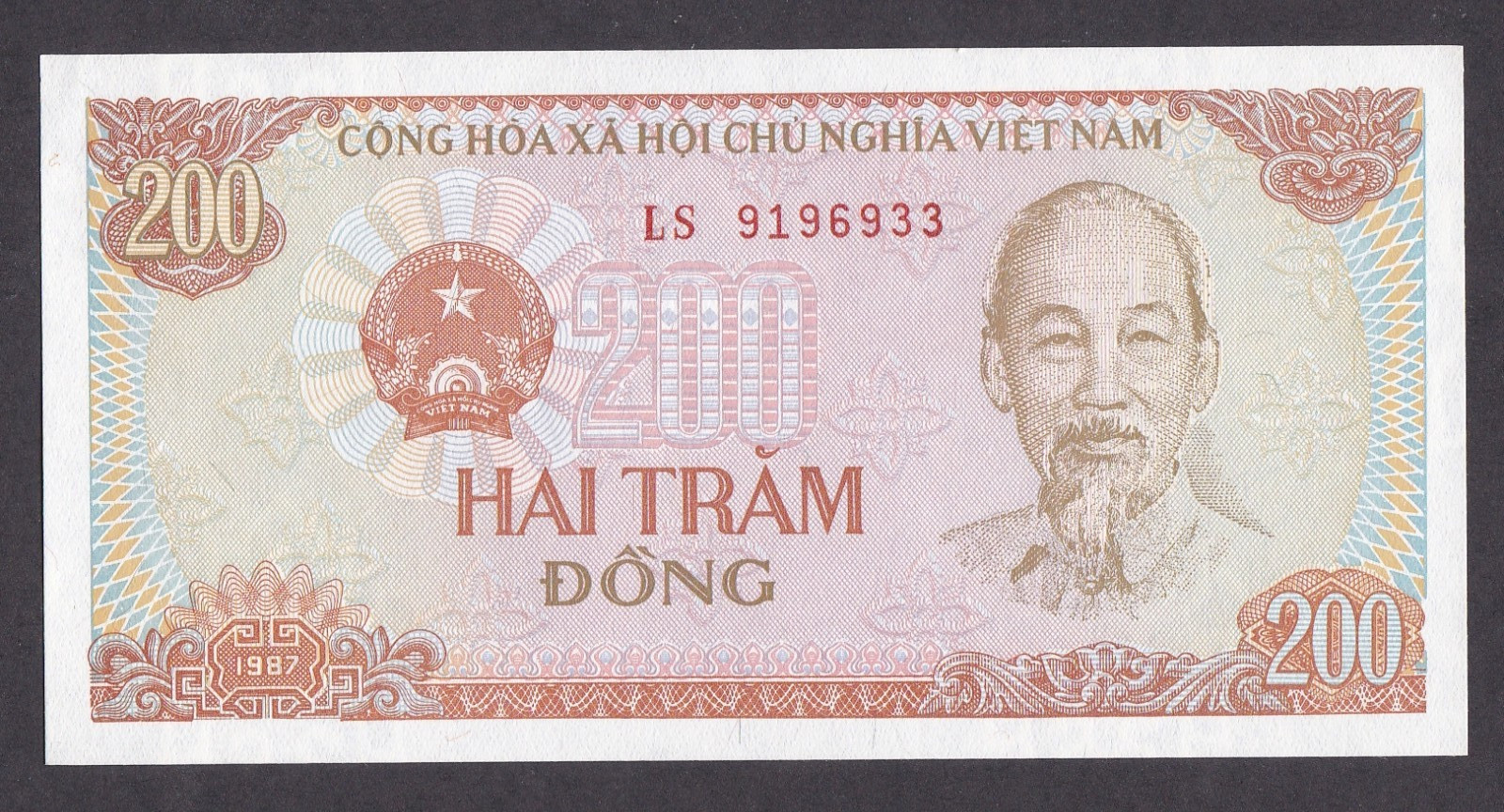 [UNC] 1987 Vietnam 200 Dong P-100b [B3]