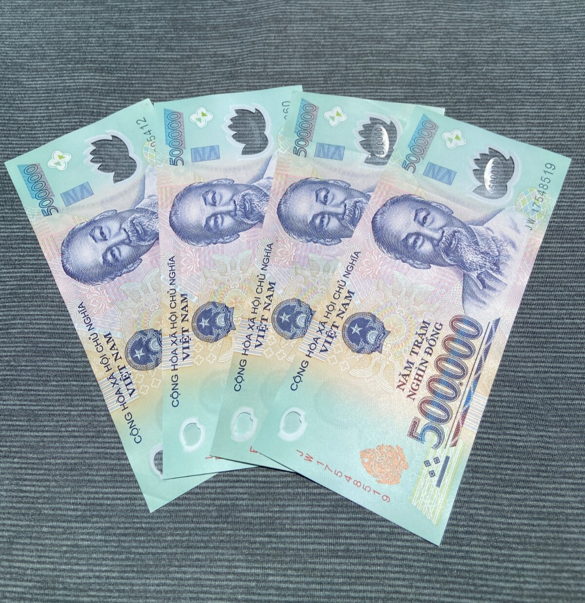 2 MILLION VIETNAMESE DONG (4) FOUR 500,000 VND CURRENCY BANKNOTES FAST SHIPPING