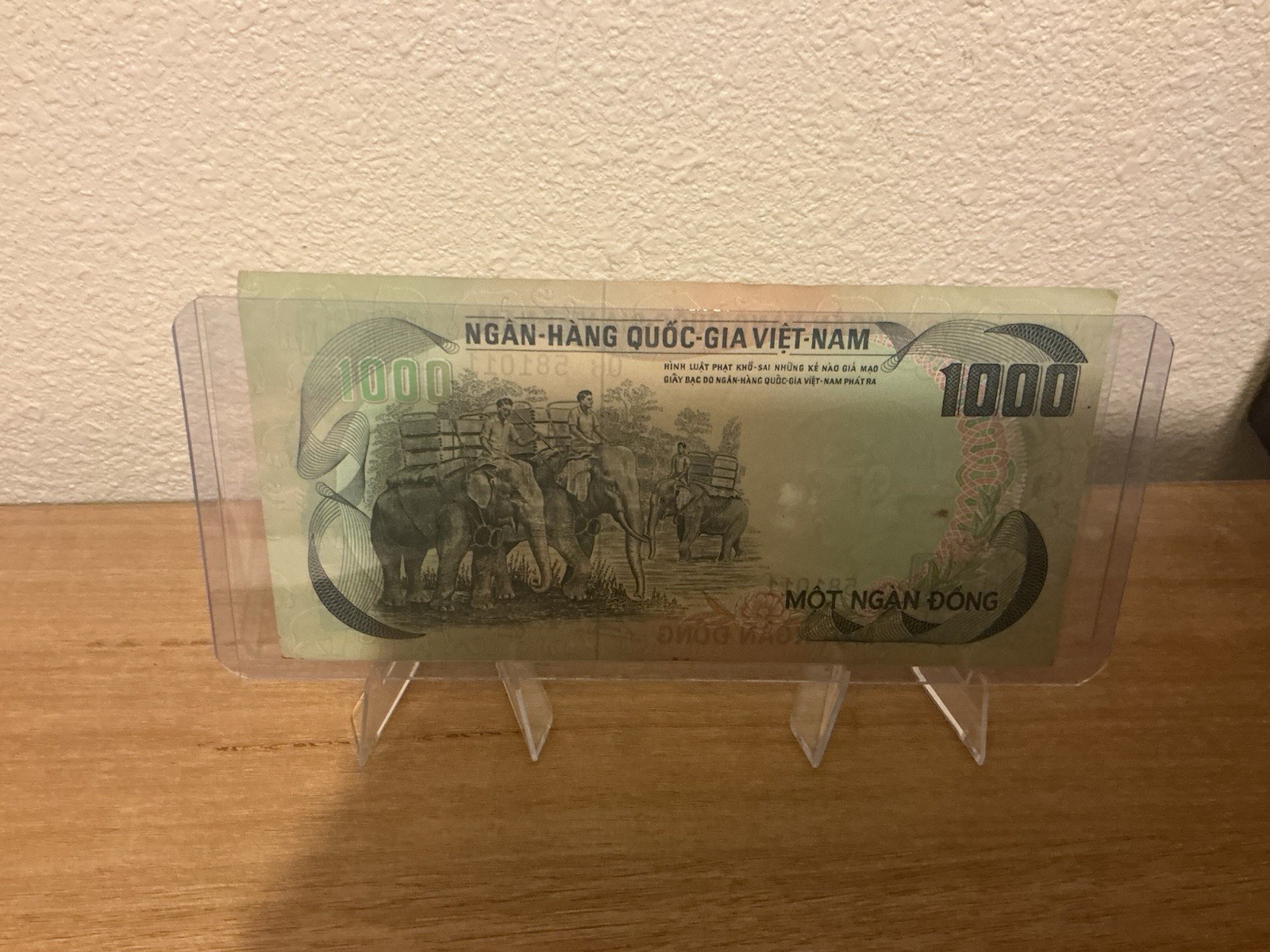 Viet Nam 1,000 Dong Banknote Ngan-Hang Quoc-Gia Viet-Nam Serial 581011