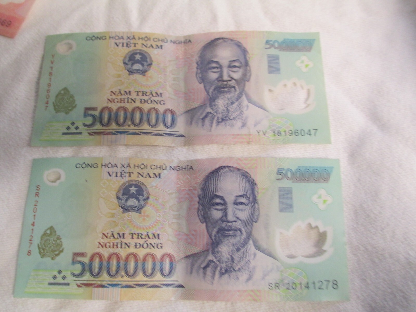 VIETNAM DONG CURENCY LOT OF 7 500,000;50,000;10,000;20,000;100,00