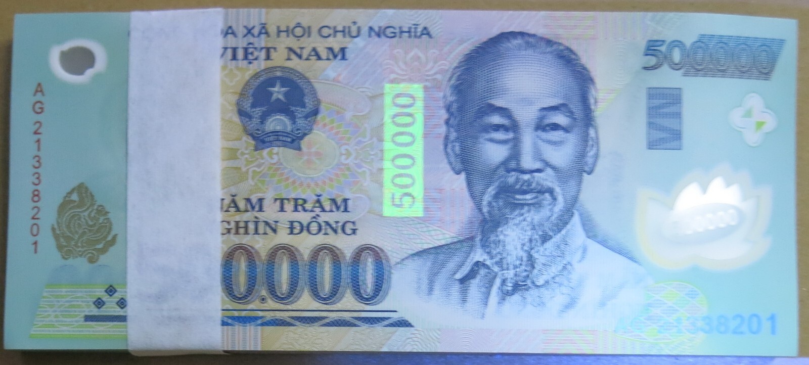 Vietnam 50 Million Dong = 500,000 Dong x 100 notes in UNC Condition, Brand New.