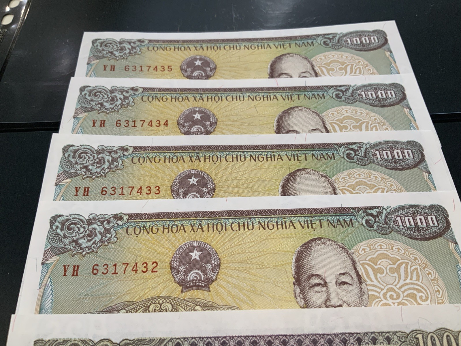 1988 1000 DONG HO CHI MINH VIETNAM CURRENCY FIVE IN SEQUENCE MINT CRISP