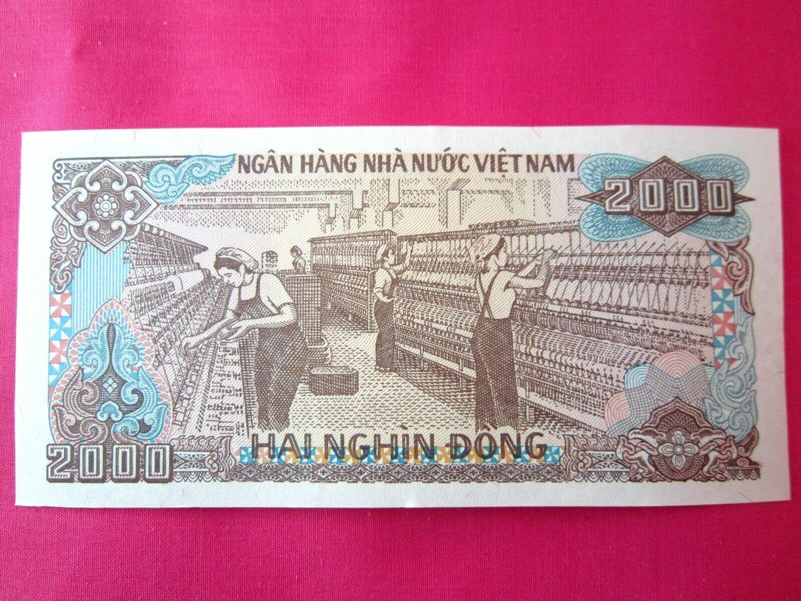 Vietnam Paper Money 25 PCS 2000 Vietnamese Dong Each Viet Nam Currency