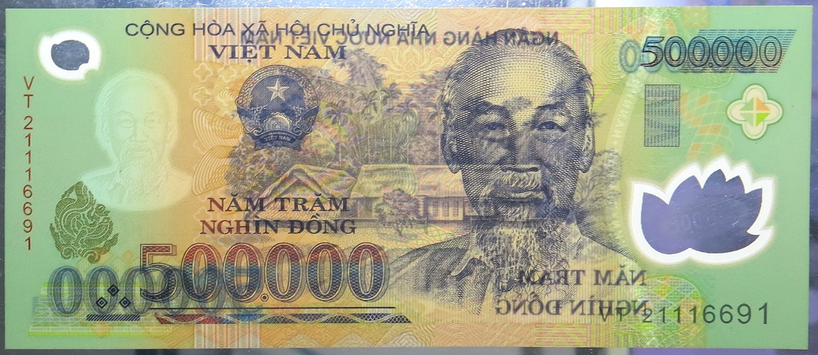 Vietnam lot of 5 notes x 500,000 Dong UNC condition. Brand new & 100% authentic