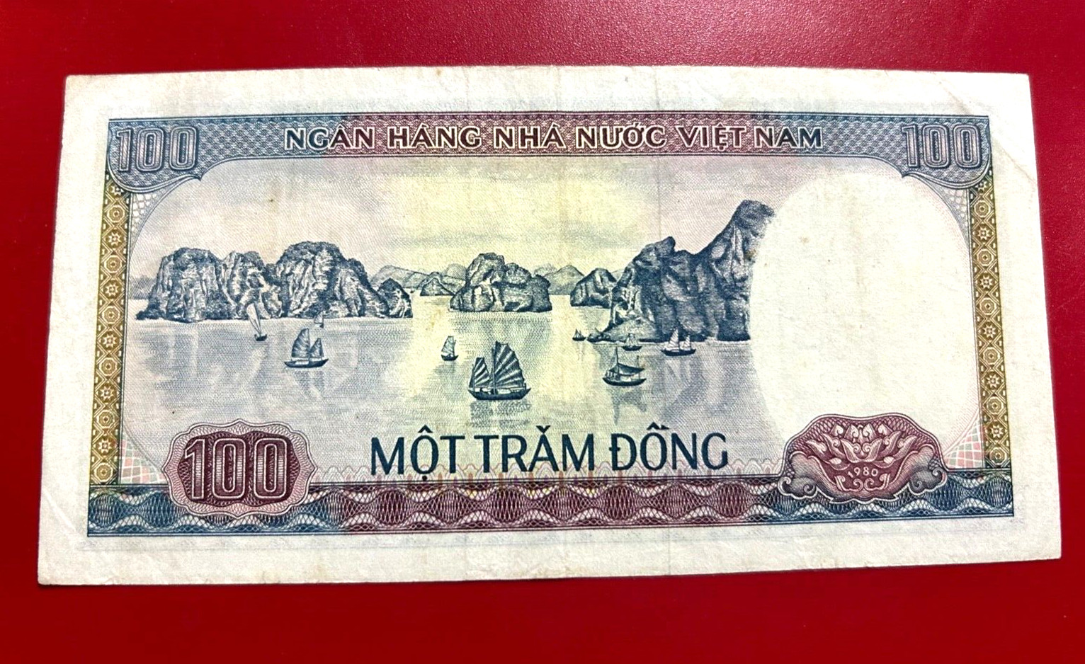 1980 MOT TRAM DONG 100 DONG VIETNAM BANKNOTE