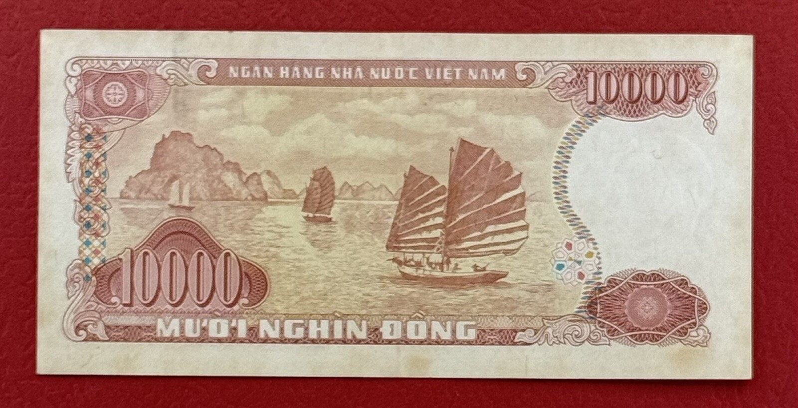 Viet Nam 10000 Dong 1993 Pick# 115a VF-XF. #PL2961