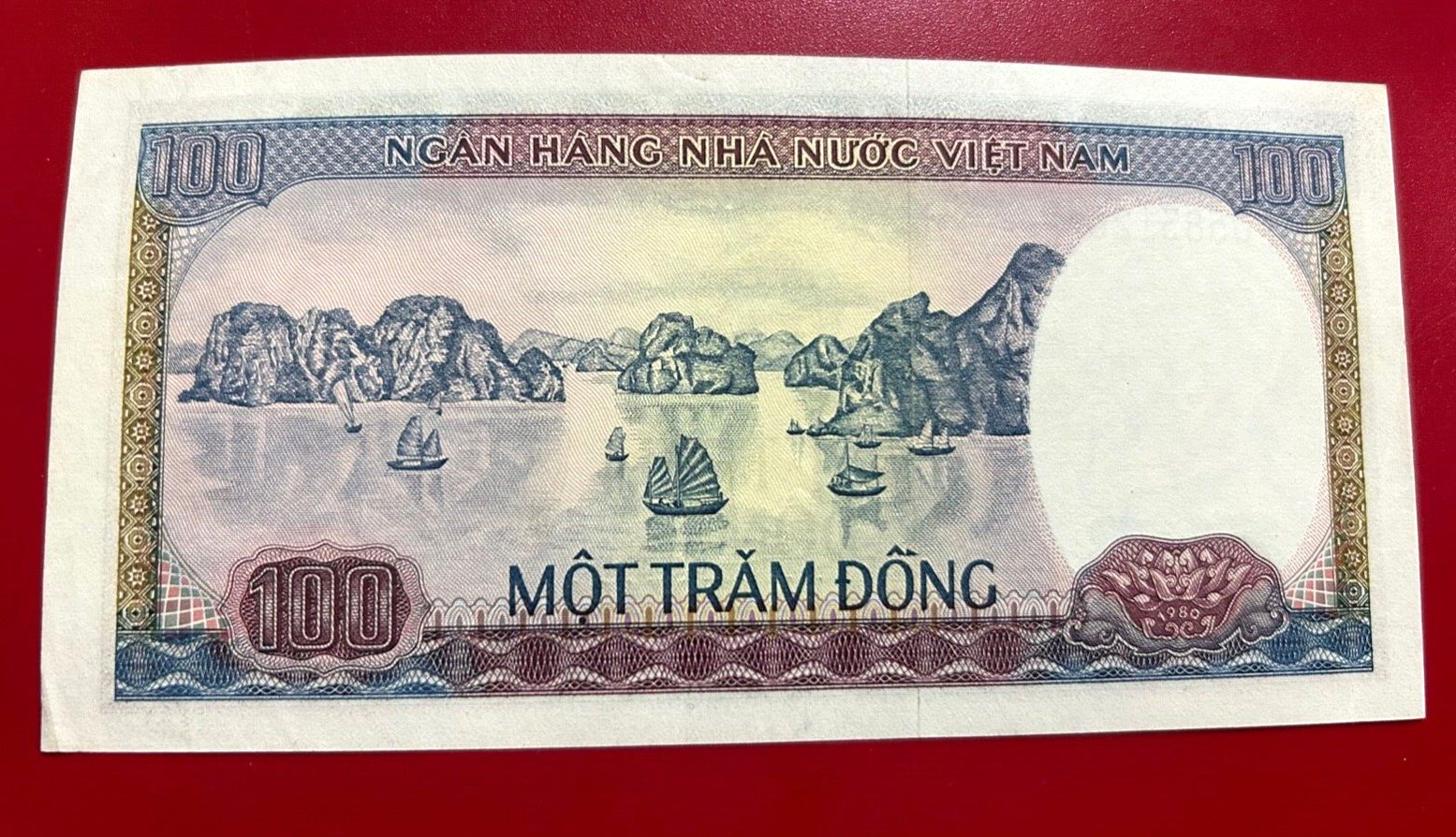 1980 100 DONG VIETNAM BANKNOTE