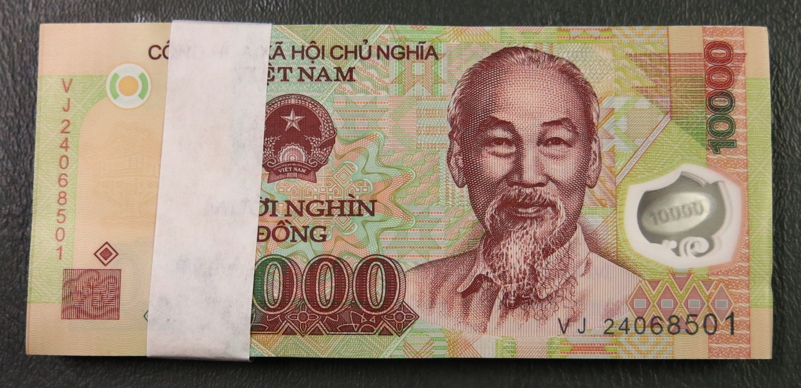 Vietnam Bundle of 100 notes x 10,000 Dong. Uncirculated Consecutive notes