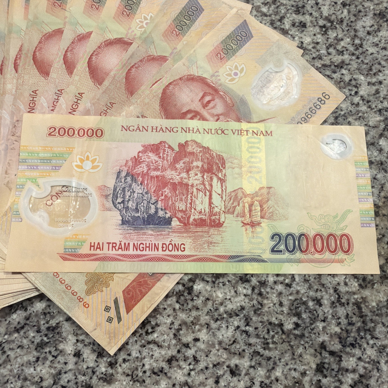Vietnam 200000 Dong, 2020, 25 Banknotes UNC 062509 Free Shipping