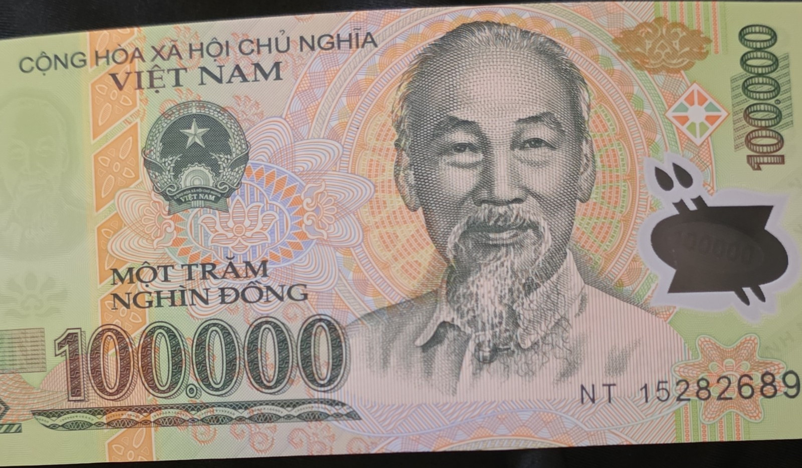 Viet Nam 100,000 Dong Banknote 100000₫ Serial/Cert No. NT 15282689