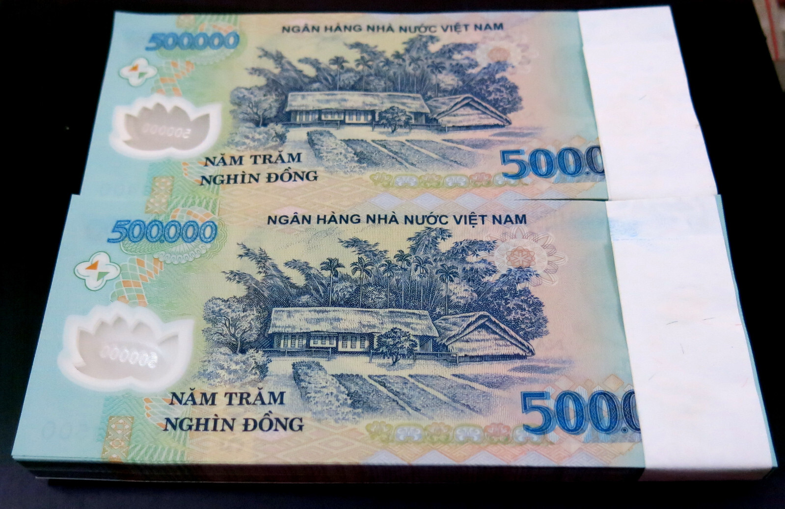 Vietnam 50 Million Dong = 500,000$ x 100 notes. UNC condition, 100% Real notes