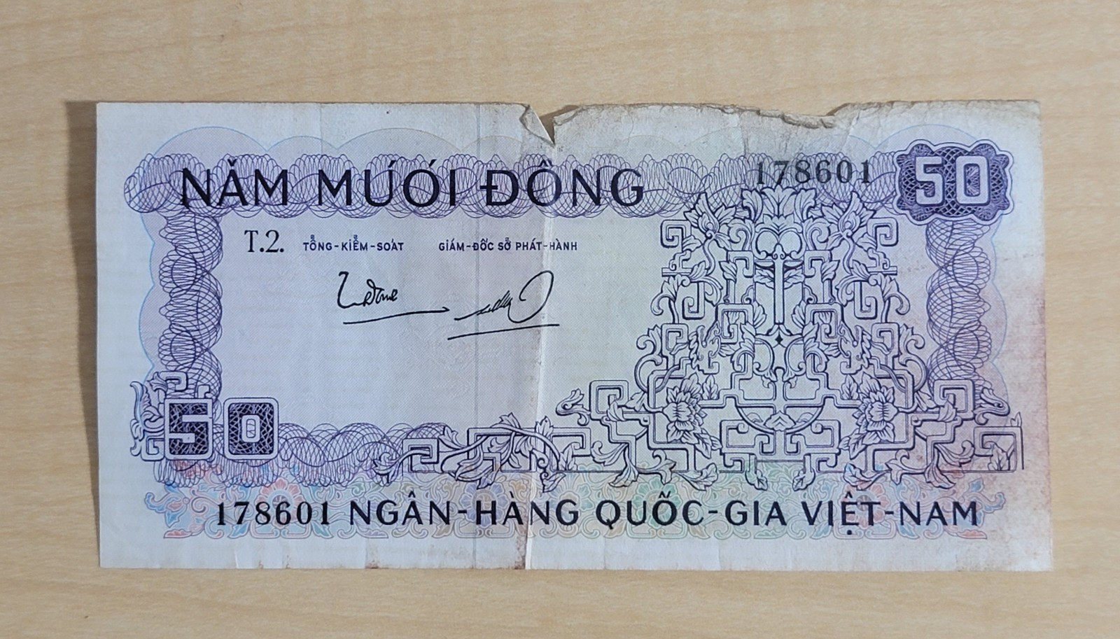 Lot of 2 Vintage South Vietnam Bank Notes, 20 & 50 Dong 1960s